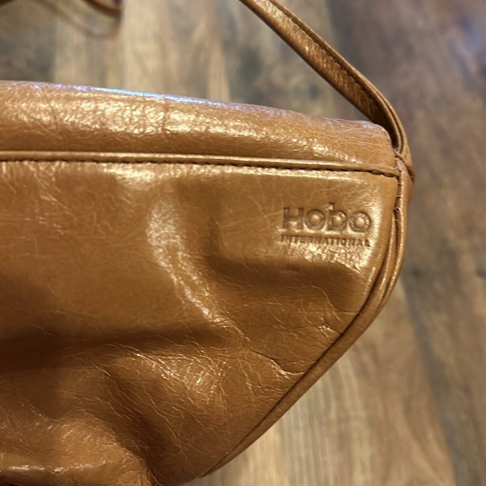 Hobo International Small Purse Leather Large Magnetic Button - Picture 7 of 11